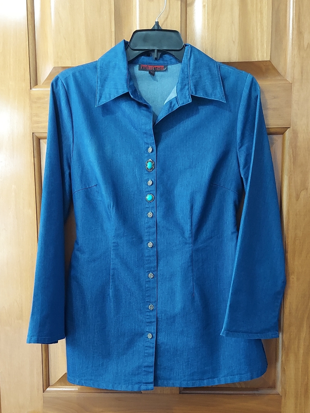 Mishca Soft Blue Denim Boho Turquoise/Silver Buttons Blouse Size Medium Like New - Picture 4 of 9